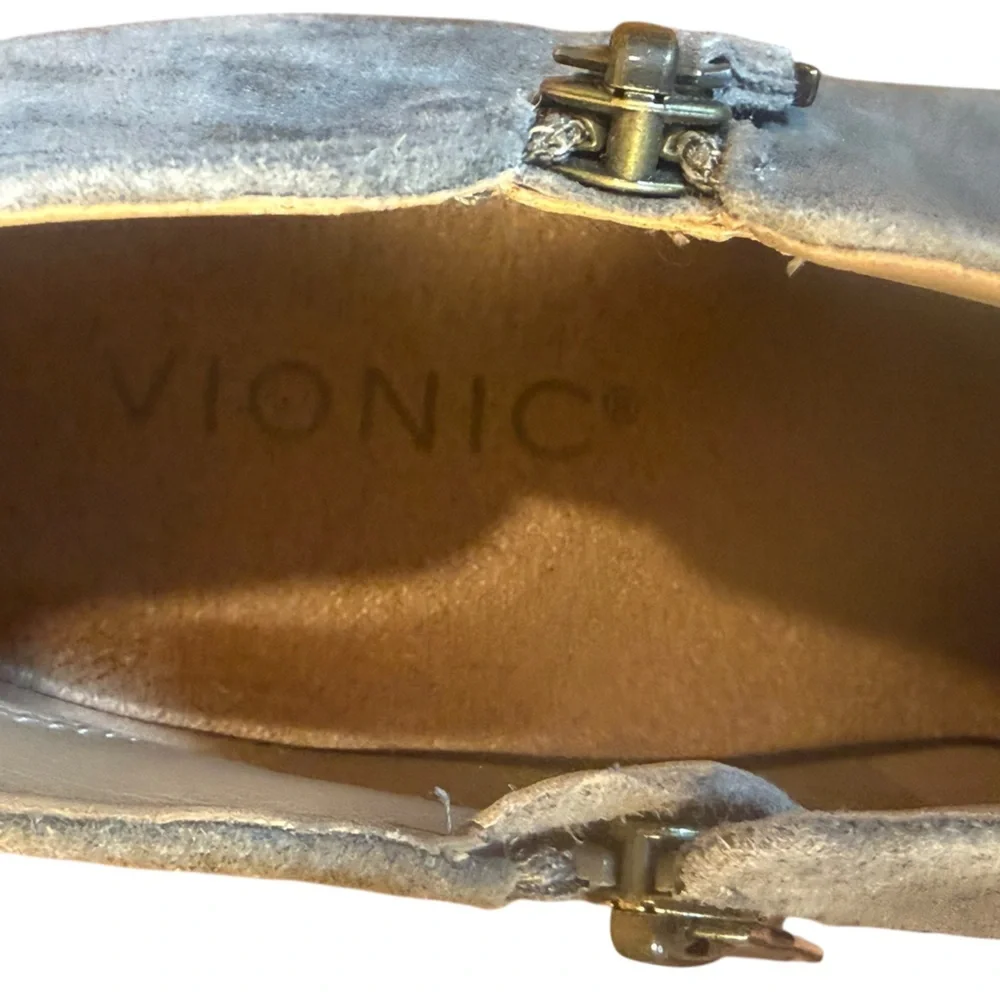 NWOB tags Vionic Cecile Suede Leather Waterproof Bootie Ankle Boots 6*note flaw